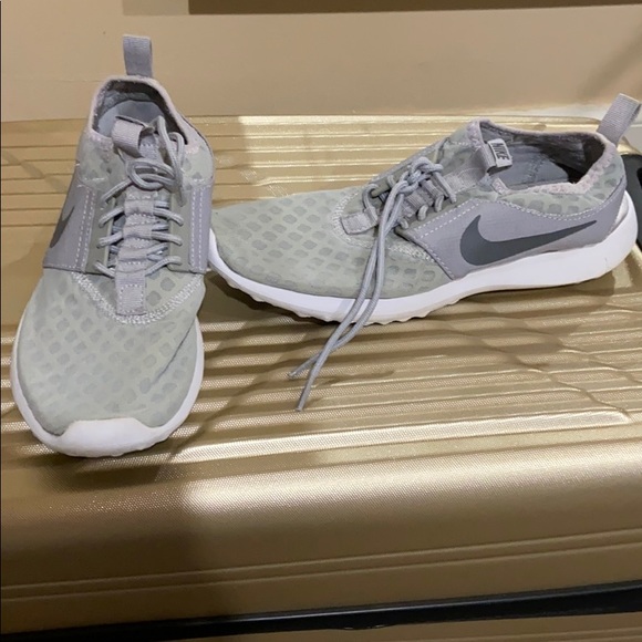 Lightweight grey Nike sneakers - Picture 1 of 1